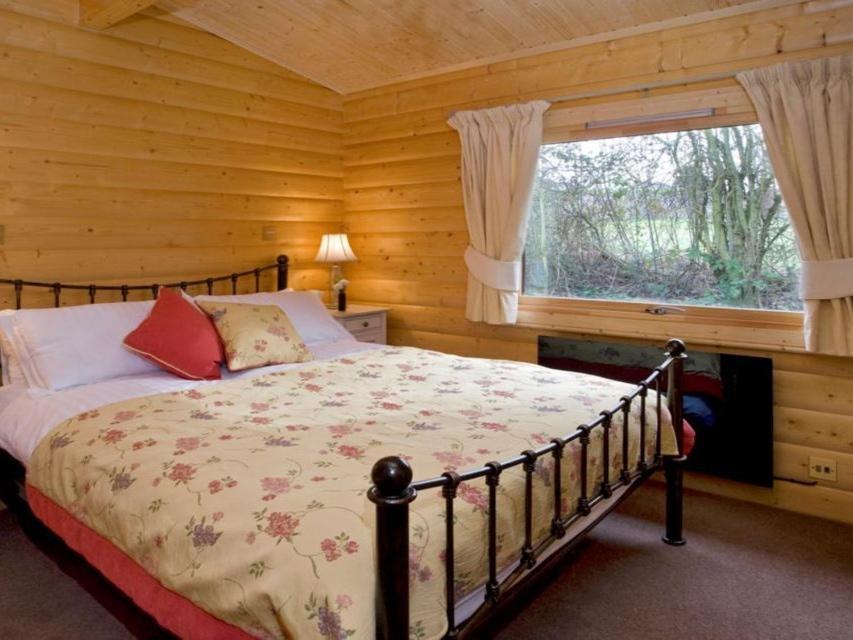 Cherbridge Lodges - Riverside Lodges, Short Lets Oxford Room photo